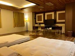 Fenchihu Hotel
