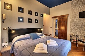 Logicasa Apartment Tower Gate