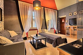 Logicasa Apartment Tower Gate