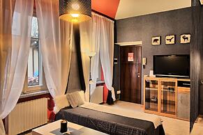 Logicasa Apartment Tower Gate