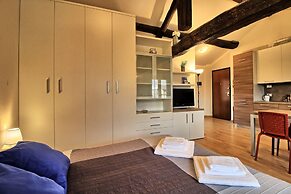 Logicasa Apartment Tower Gate