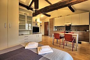 Logicasa Apartment Tower Gate