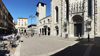 Logicasa Apartment Tower Gate