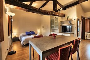 Logicasa Apartment Tower Gate