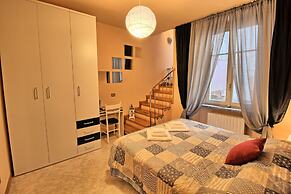 Logicasa Apartment Tower Gate