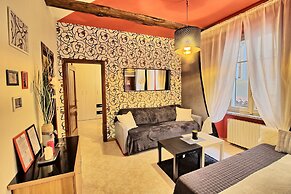 Logicasa Apartment Tower Gate