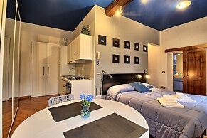 Logicasa Apartment Tower Gate