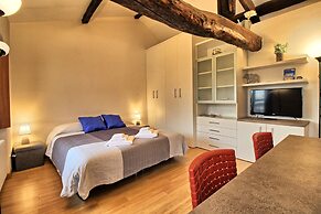 Logicasa Apartment Tower Gate