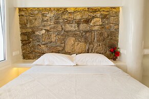 Villa Elina Suites And More