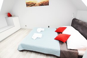 Golden Sun Apartments - Port