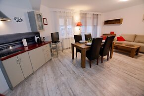 Golden Sun Apartments - Port