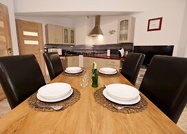 Golden Sun Apartments - Port