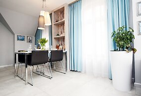 Golden Sun Apartments - Port