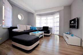 Golden Sun Apartments - Port