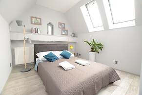 Golden Sun Apartments - Port