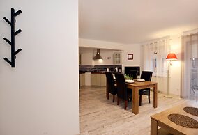 Golden Sun Apartments - Port