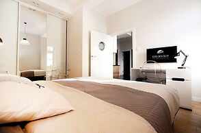 Golden Sun Apartments - Port