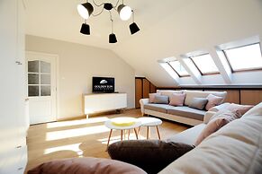 Golden Sun Apartments - Port