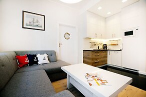 Golden Sun Apartments - Port