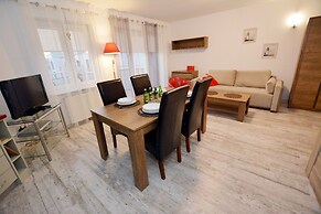 Golden Sun Apartments - Port