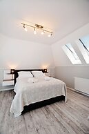 Golden Sun Apartments - Port