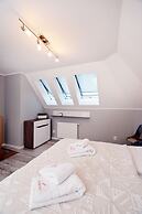 Golden Sun Apartments - Port