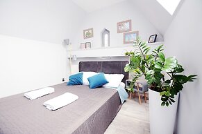 Golden Sun Apartments - Port