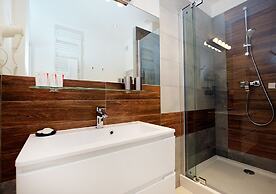 Golden Sun Apartments - Port