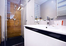 Golden Sun Apartments - Port