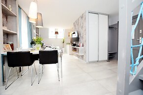 Golden Sun Apartments - Port