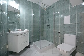 Golden Sun Apartments - Port