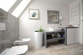 Golden Sun Apartments - Port