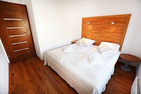 Golden Sun Apartments- Polanki