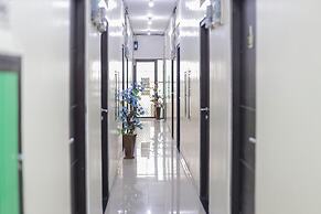 RedDoorz Plus @ K23 Rungkut Madya