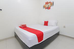 RedDoorz Plus @ K23 Rungkut Madya