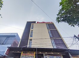 RedDoorz Plus @ K23 Rungkut Madya
