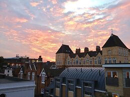 Woodbridge House Apartment