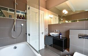 Woodbridge House Apartment