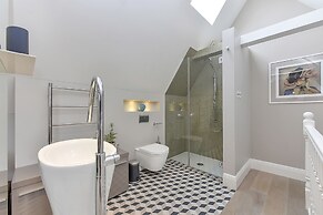 Woodbridge House Apartment