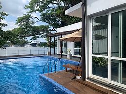 Villa by the Edge