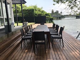 Villa by the Edge