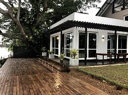 Villa by the Edge