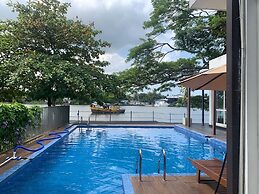 Villa by the Edge