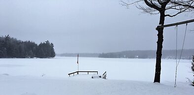 TO Stays - Waterfront Lake House Retreat