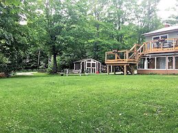 TO Stays - Waterfront Lake House Retreat