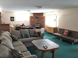 TO Stays - Waterfront Lake House Retreat