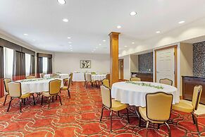 Best Western Plus Dutch Haus Inn and Suites