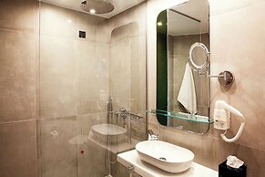 Zeus Essence Wyndham Athens Residence