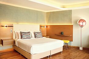 Zeus Essence Wyndham Athens Residence