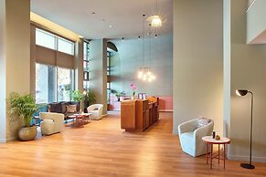 Zeus Essence Wyndham Athens Residence